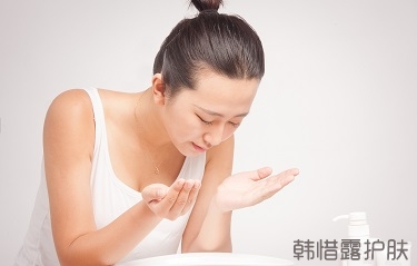 我是大油田，請(qǐng)問(wèn)一天洗幾次臉合適？